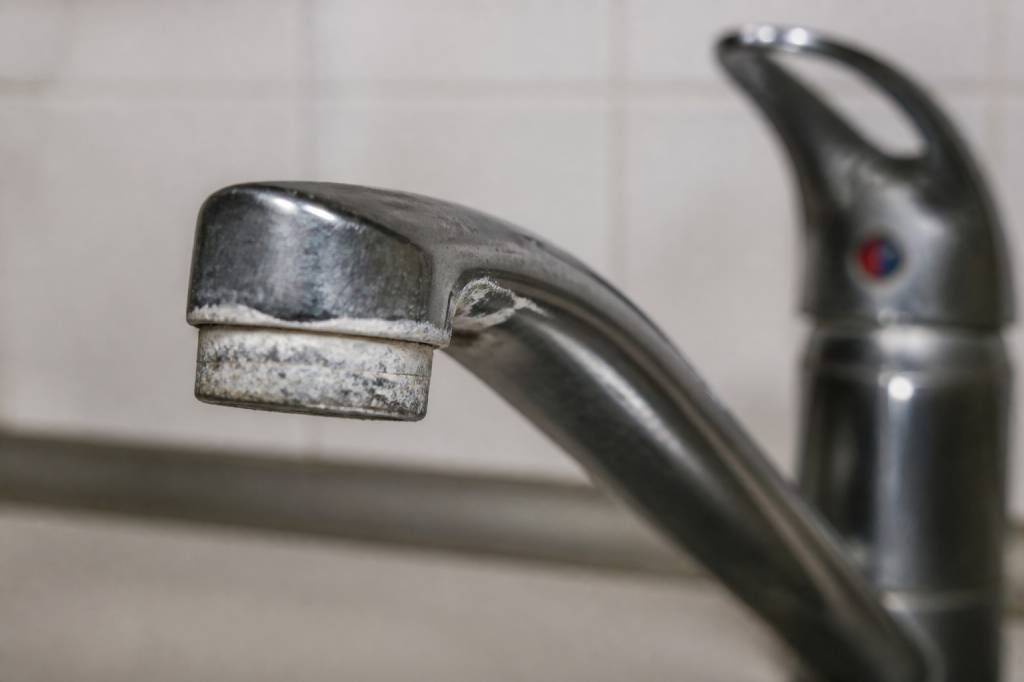 Calcaire dans l’eau : quels impacts sur la santé ?